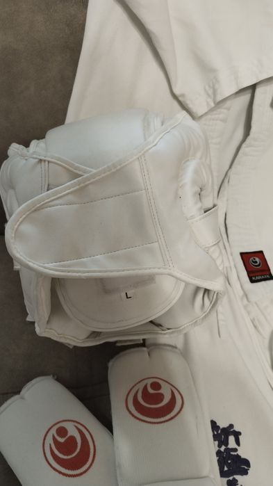 Продам шлем для каратэ