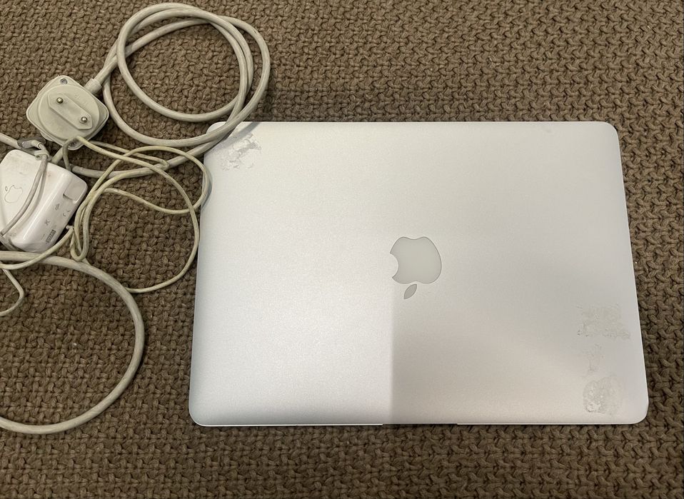 Оригинал MacBook Air 13” 2015 / 8 GB RAM / Требуется замена батареи