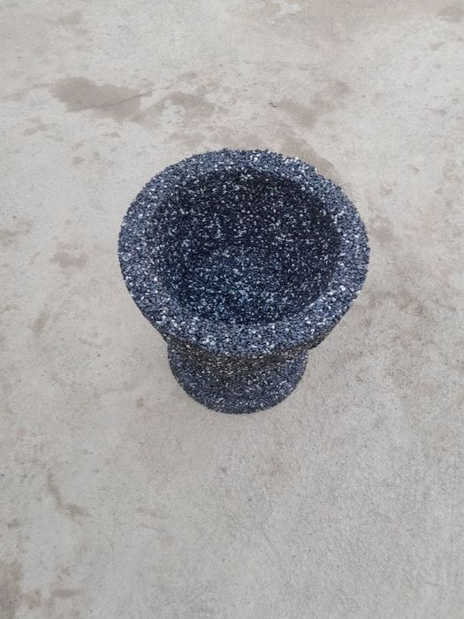 Kashpo mramor va beton gul tuvaklar