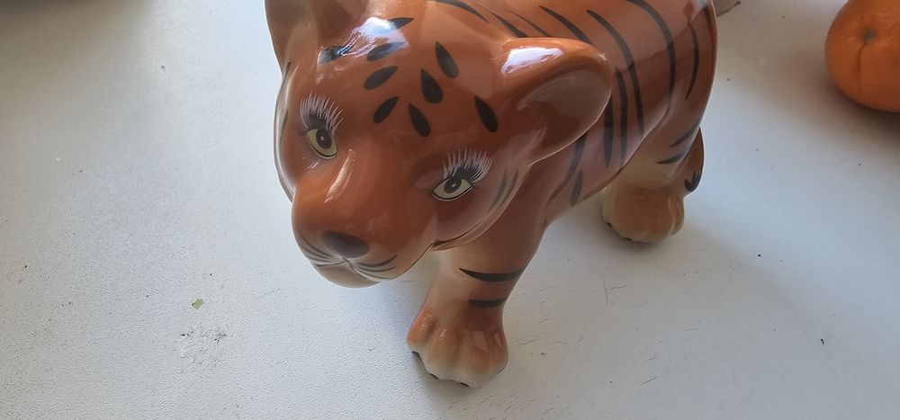 Продам симпатичный сувенир в виде тигра.