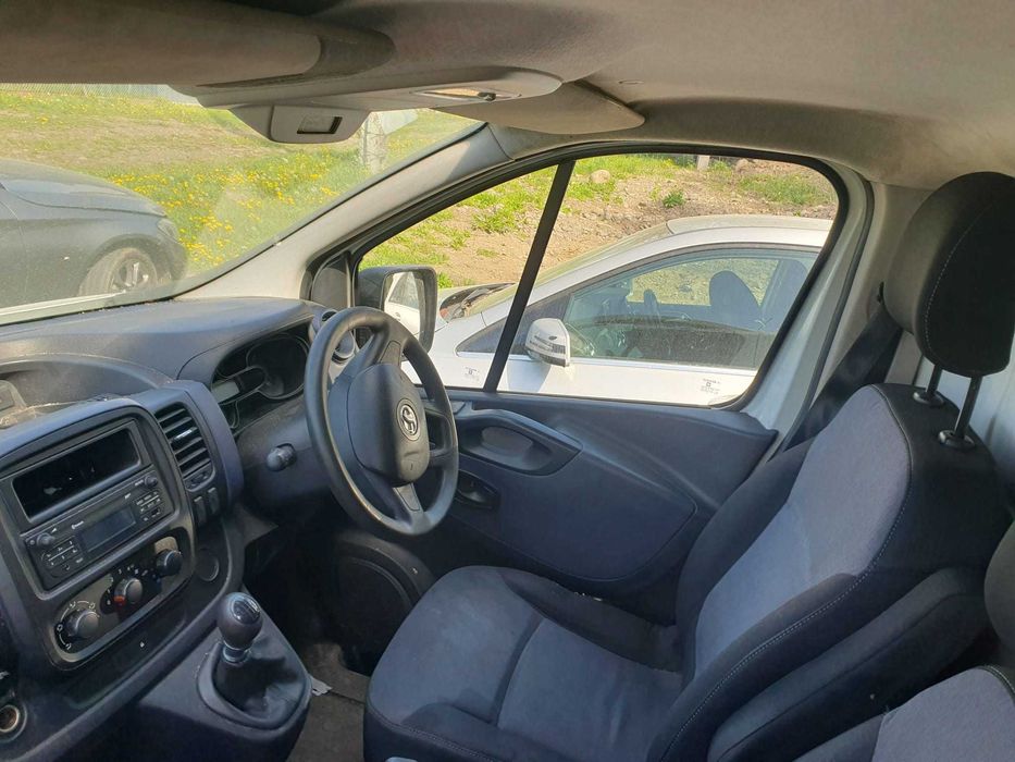 Dezmembrez Opel Vivaro 1.6 cdti 2014