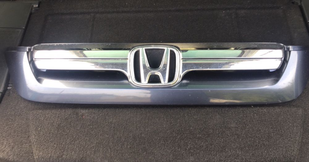 Продаю решётку радиатора на автомобиль Хонда црв Honda CR-V 3