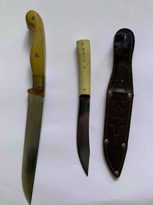 Продавам 2 комплекта ножове