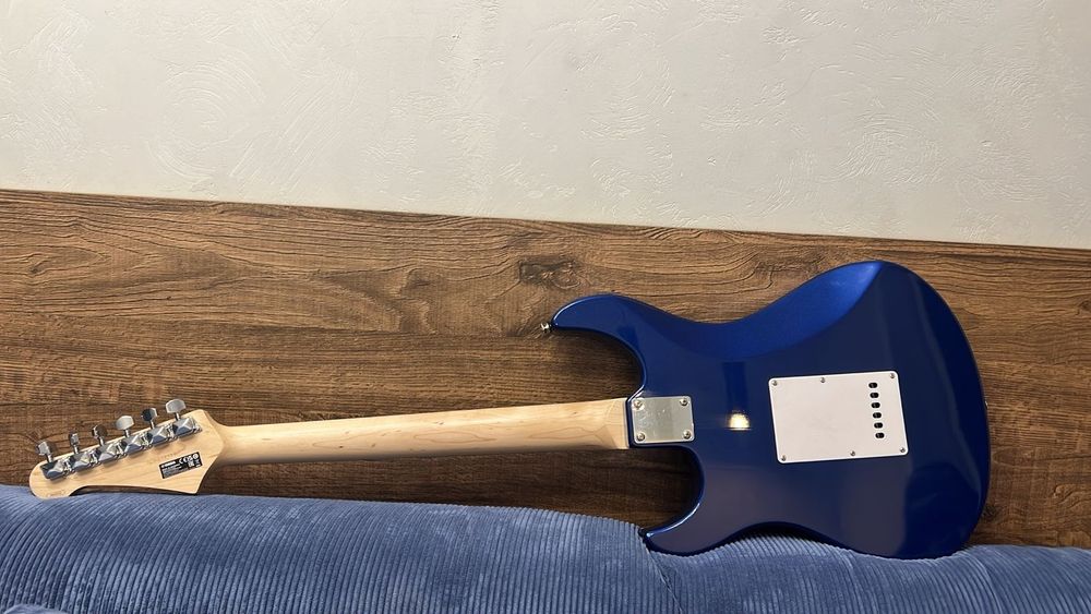 Продам электрогитару