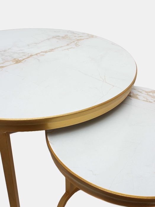 Стильный дуэт: круглый журнальный столик двойного размера.