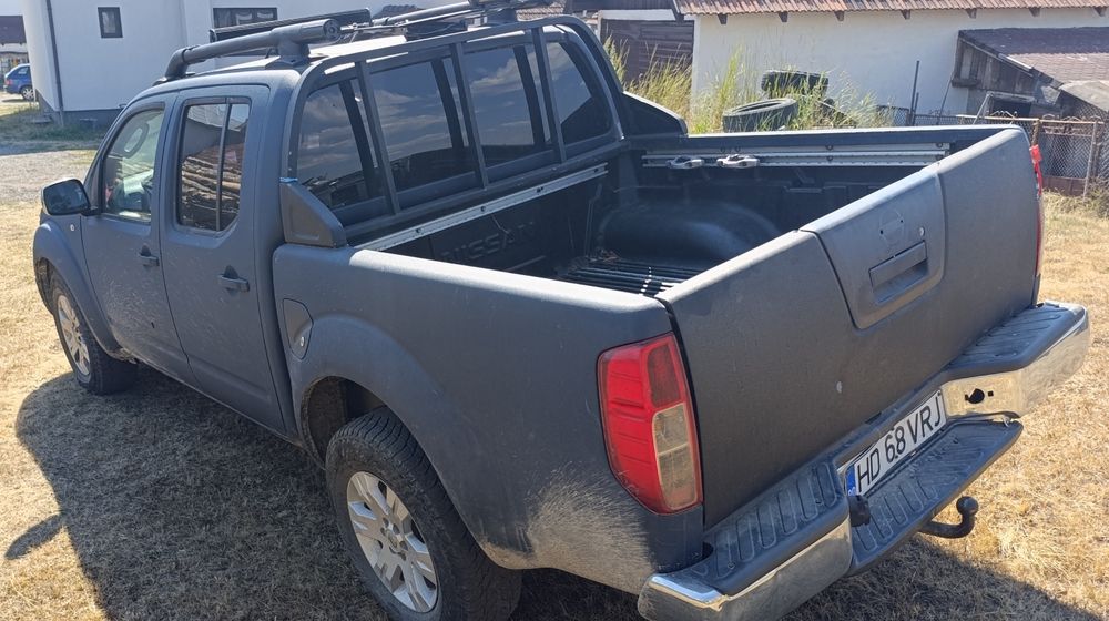 Vând Nissan Navara D40