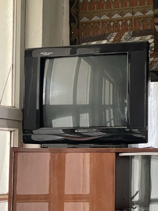 Televizor avangard LG