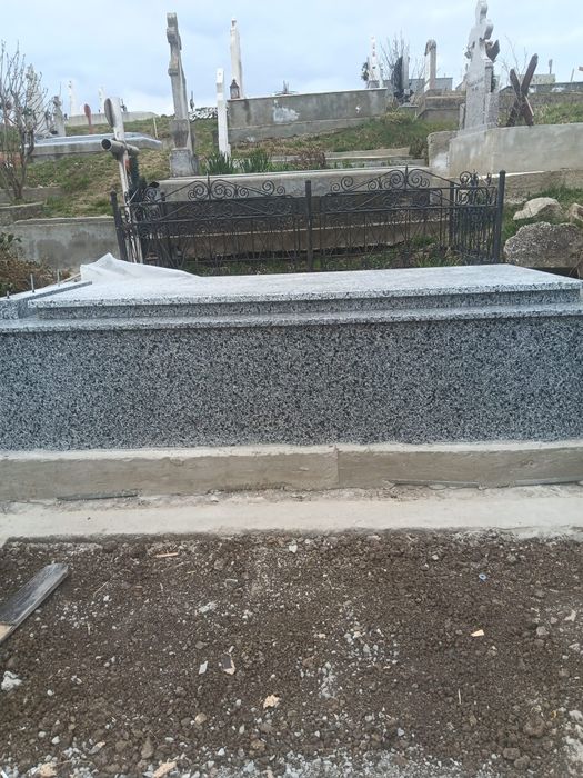 Placări morminte