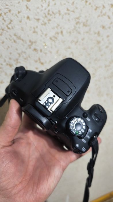 Canon 700D боди есть объективы за отдельную плату