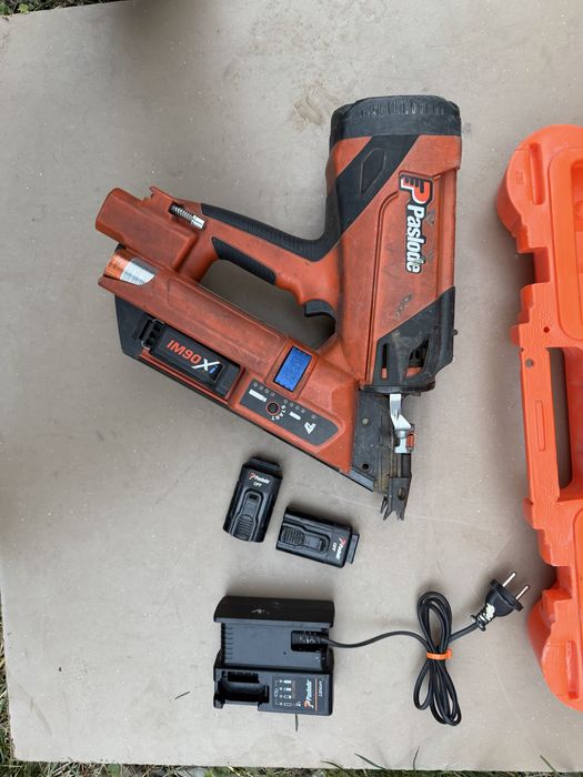 Pistol de implantat cuie lemn cu gaz Paslode IM90XI