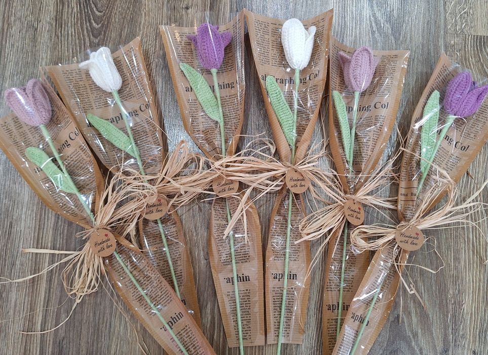 Два букета от плетени цветя лот