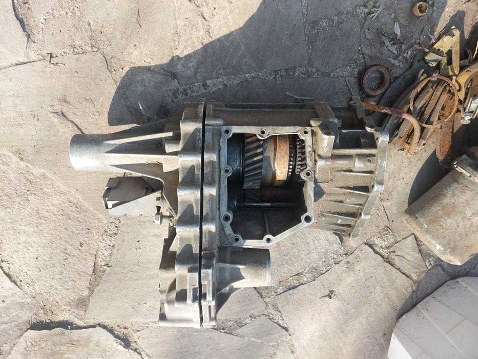 Автозапчасти на бусик LT