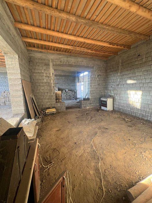 Шахар марказида туртбурчак 4 хонали, 4 сотик ховли сотувда