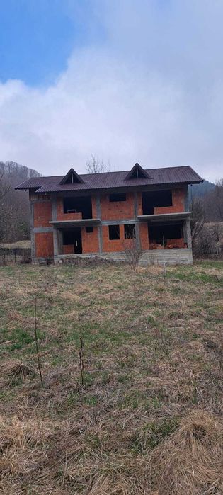 Vând /Schimb! Imobil constructie la rosu plus teren 2151