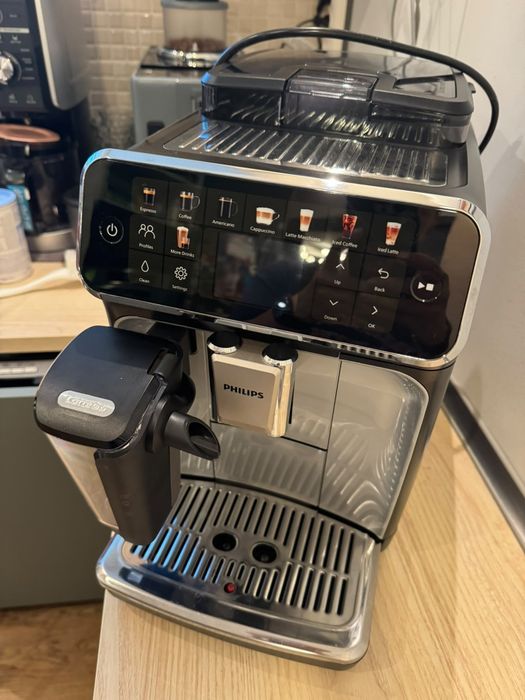 Espressor Automat Philips Seria 5500 EP5546/70 – LatteGo