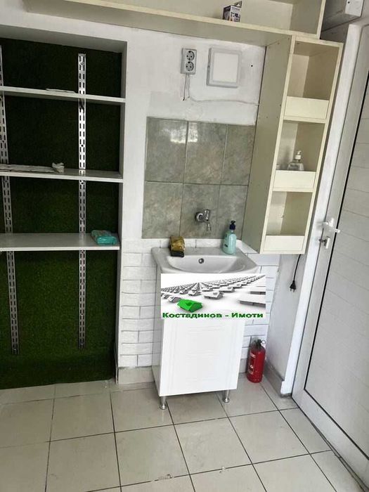 Дава се под наем Магазин в Пловдив, Център - 17 кв.м за 306 € - Снимка #4