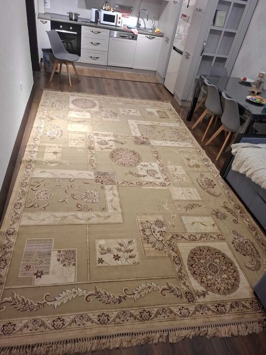 Продается ковер Размер 382×233