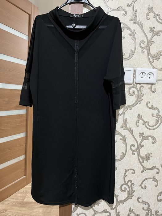 Элегантное черное женское платье