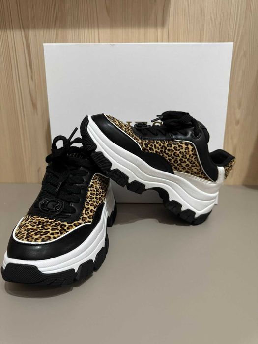 Продавам Маратонки Guess