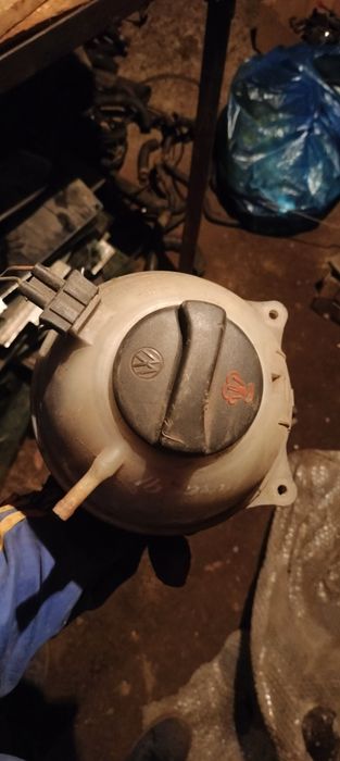 Расширительный бачок, моторчики омывателя