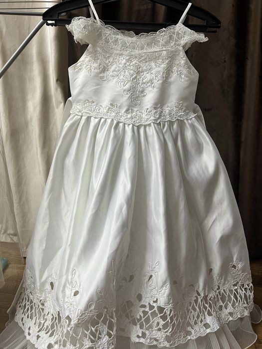 Продам платья на девочку 7-8 лет