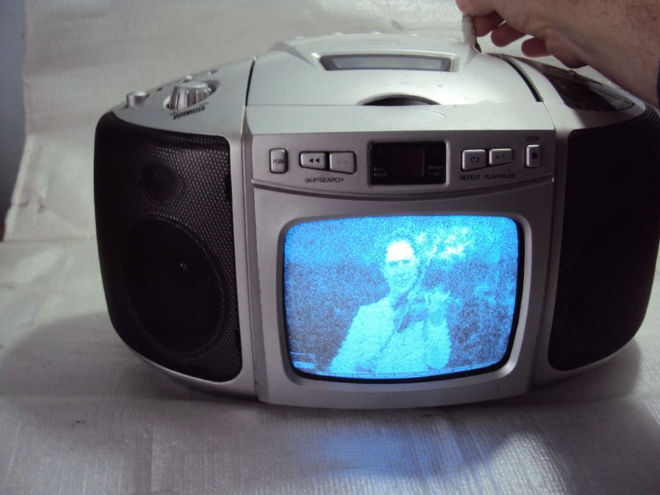 televizor cu radio si cd-functional