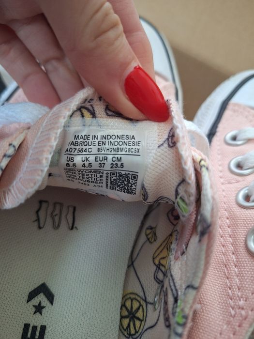 Розови Converse кецове