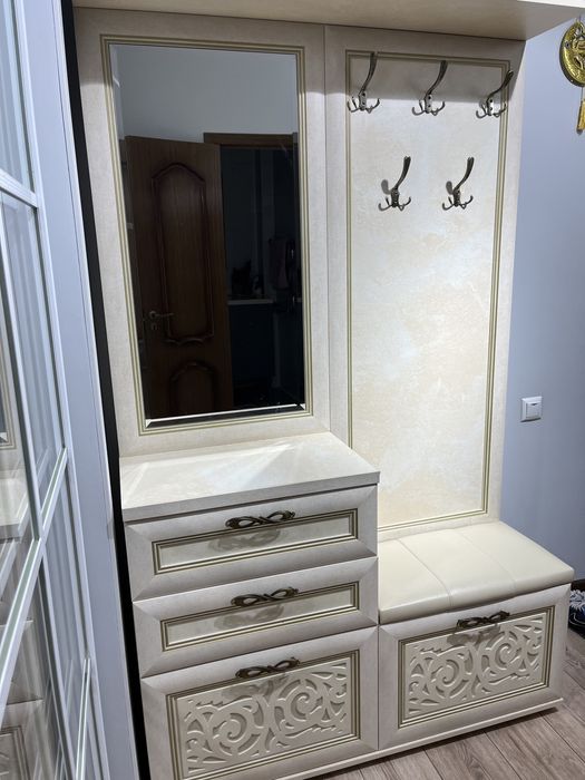 Продам прихожую мебель