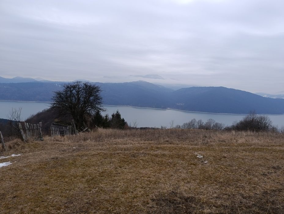 Vând teren la Grozăvești, pe malul lacului Bicaz