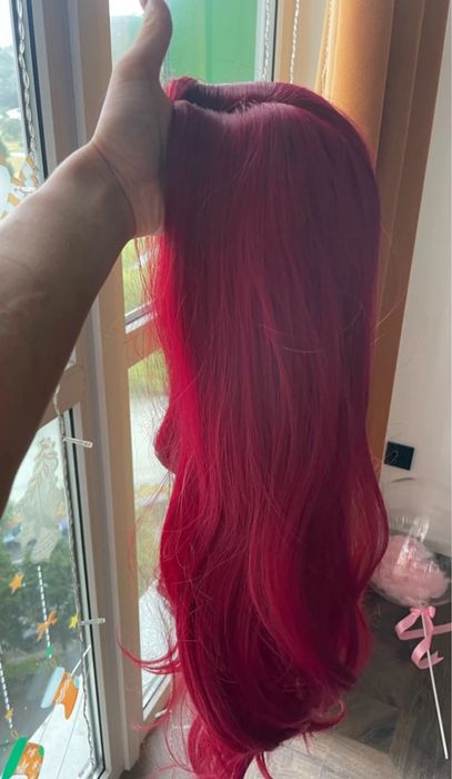 красный парик