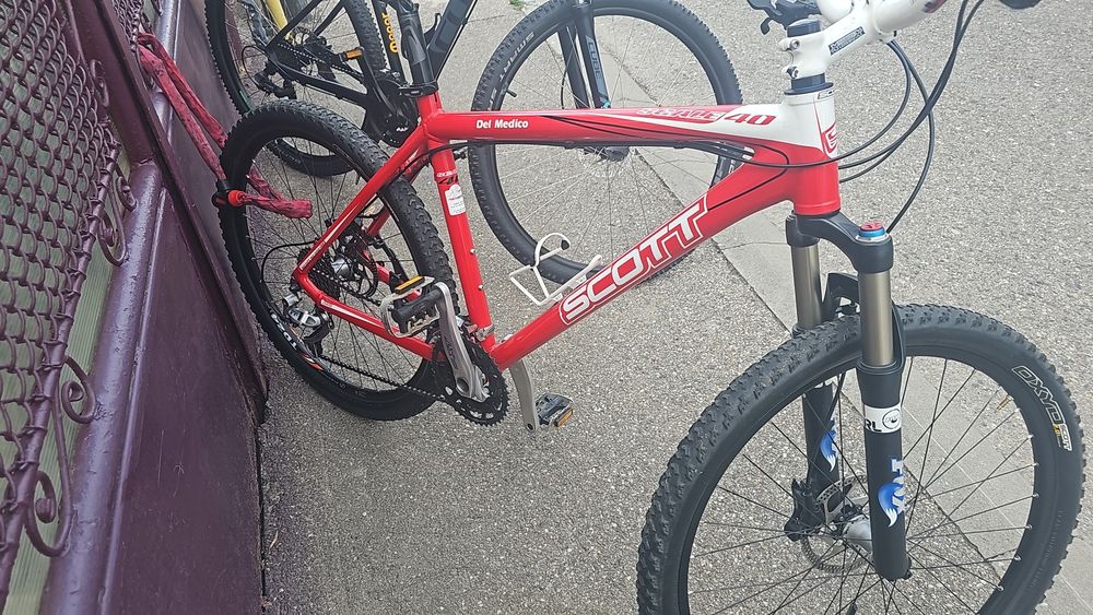 Biciclete de vînzare diferite modele specific bici sînt noi nouțè