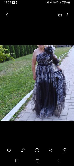 Rochie lungă purtată o singură dată