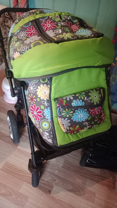 Продам коляску новую срочно.