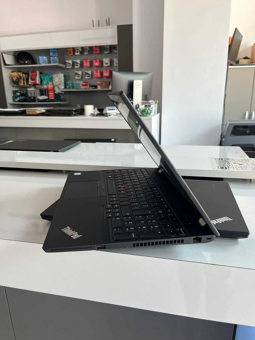Lenovo ThinkPad P53s i7-8665u-16Gb ram-512Gb Ssd-NV Quadro P520