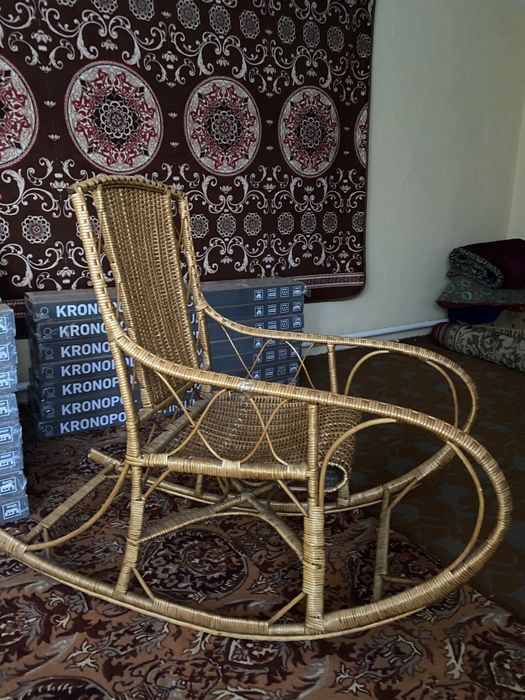 Ретро. Кресло- качалка, телевизор, проигрыватель