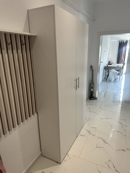 Vand dulap solid cu rafturi