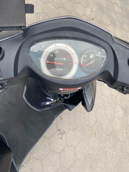 Продам скутер новый