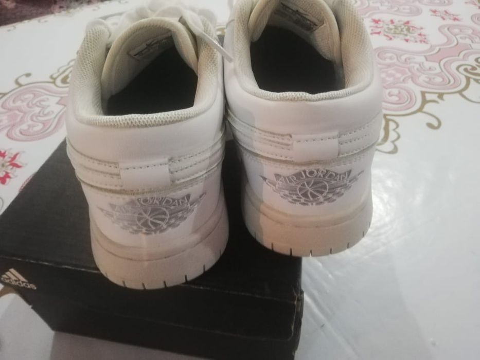 Продам новые кроссовки