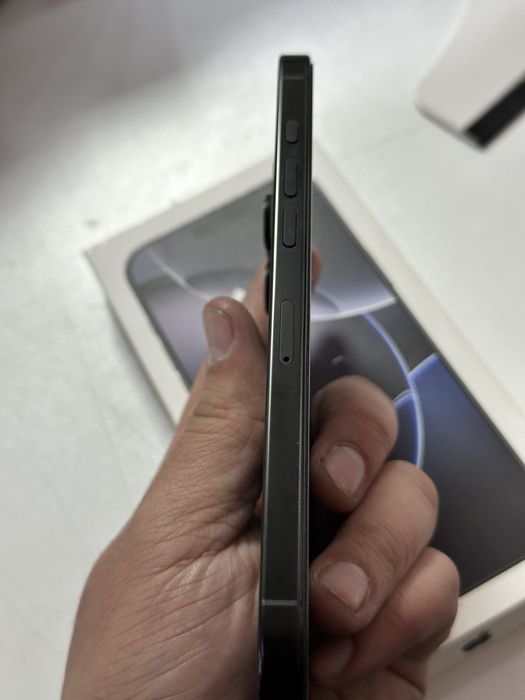 Продам iPhone 16 Pro Max