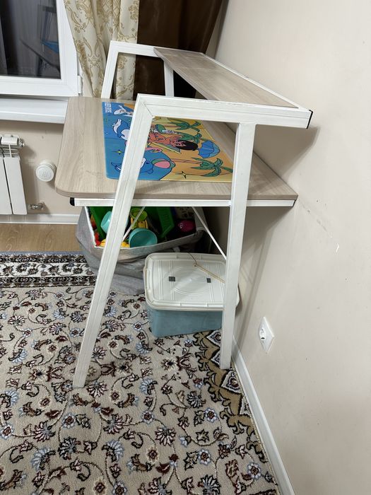 Продам письменный стол ш*в*г 95*95*65