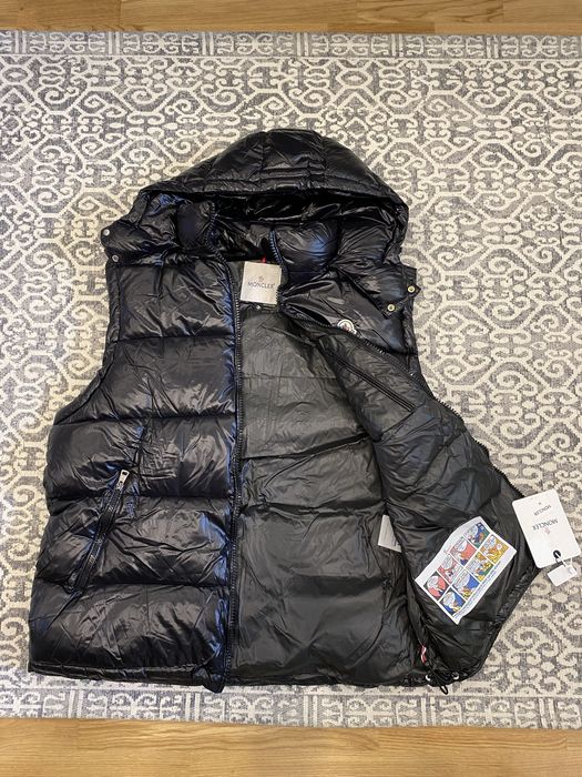 Moncler елек.