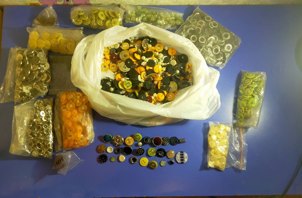 Продам пуговицы новые разные