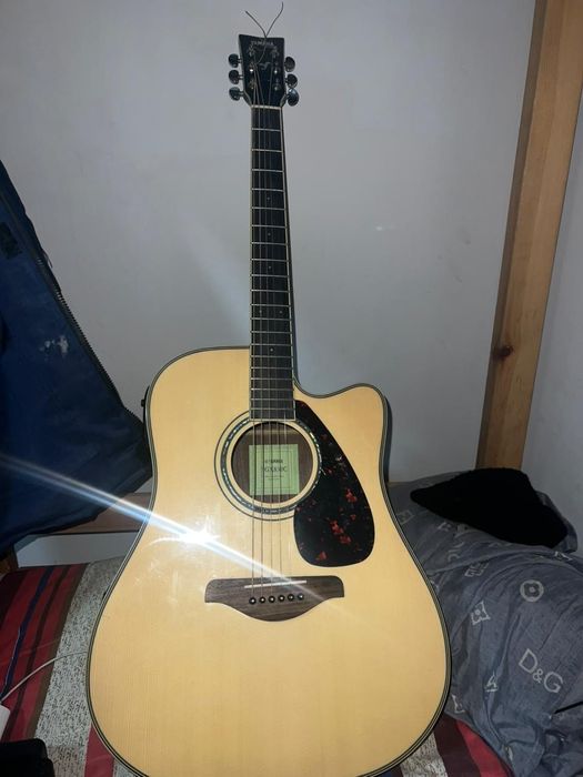 Yamaha fgx830c с двумя звуко снимателями