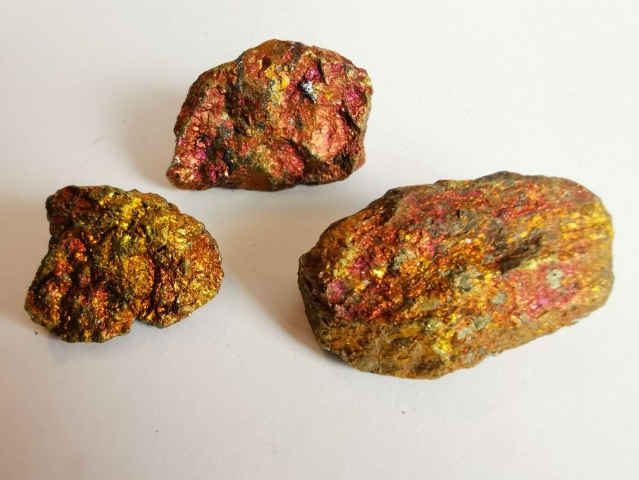 Тюркоаз Калцит Апатит Вкаменено дърво Кварц Борнит Пирит Ахат Кристали