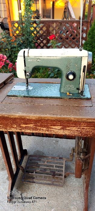 Mașină de cusut manuala