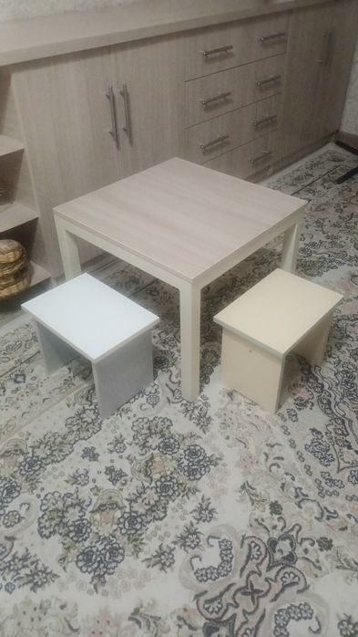 Столик для детей и взрослых.