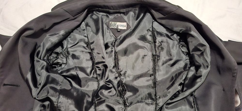 Trenci lung, negru, prevazut cu cordon