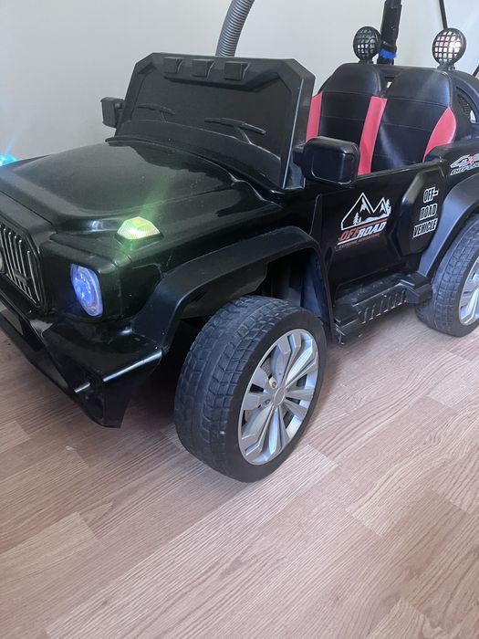 Продам детскую машину 35000