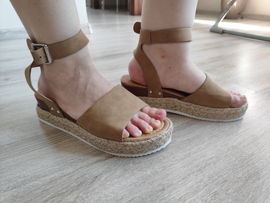 Дамски сандали..