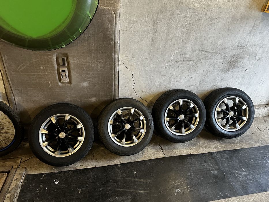 185/65/14 Комплект резины с дисками.